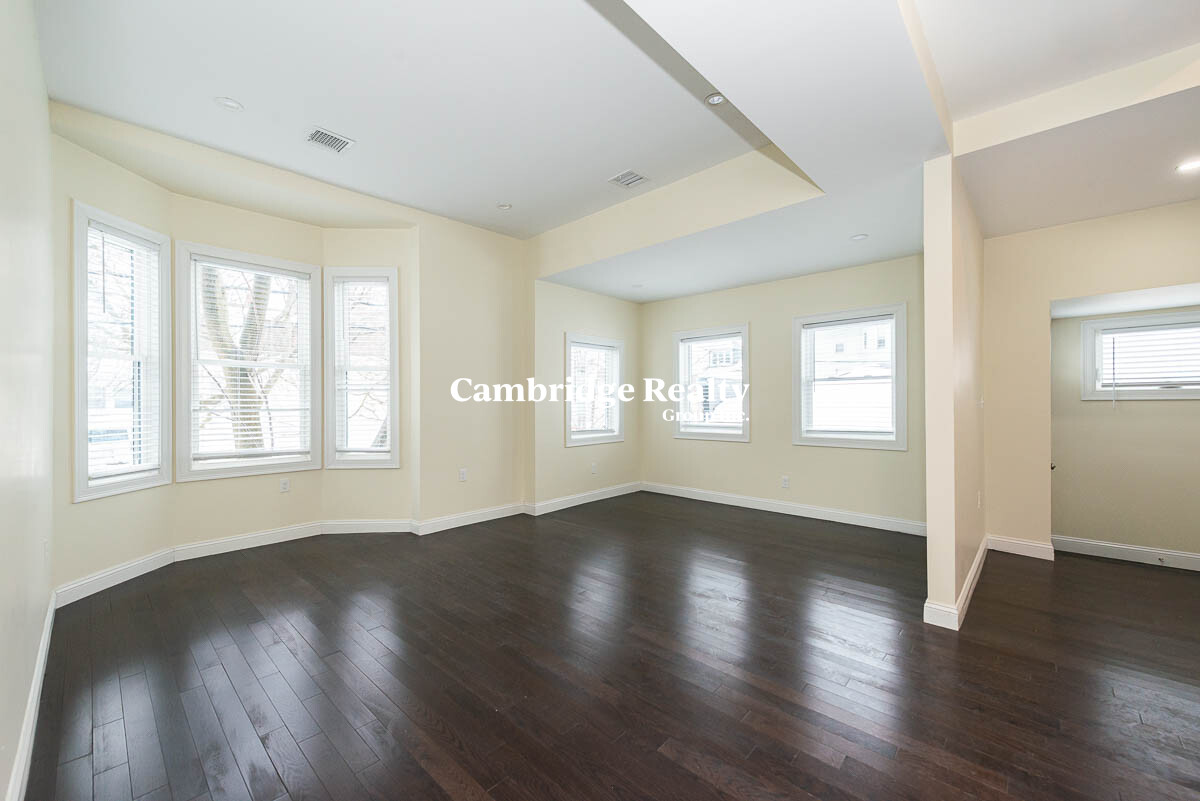 6 bed, 4+ bath apartment for rent at 5 Malvern Ter Unit T, South Medford — photo 9 of 43