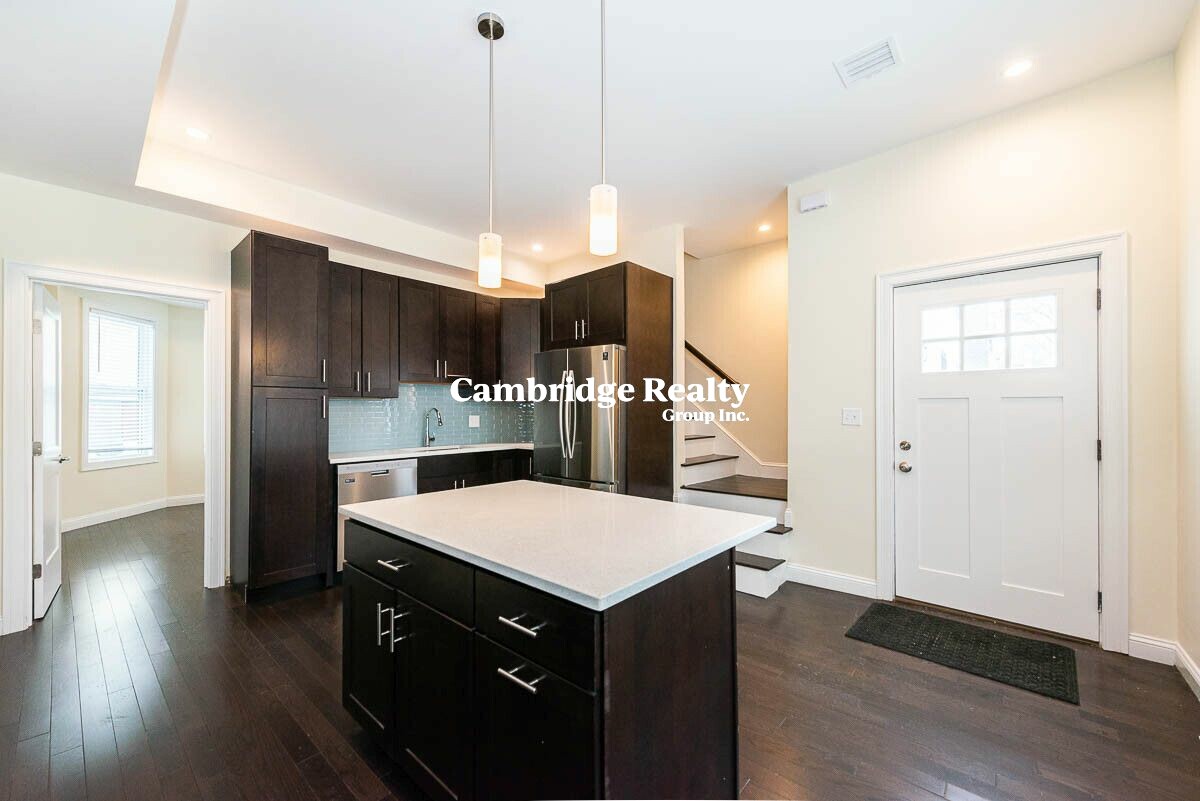 6 bed, 4+ bath apartment for rent at 5 Malvern Ter Unit T, South Medford — photo 24 of 43