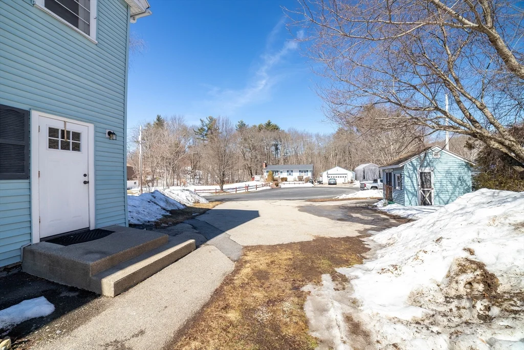 3 bed, 1 bath apartment for rent at 5 Maple Ave Unit 2, Oxford — photo 4 of 22