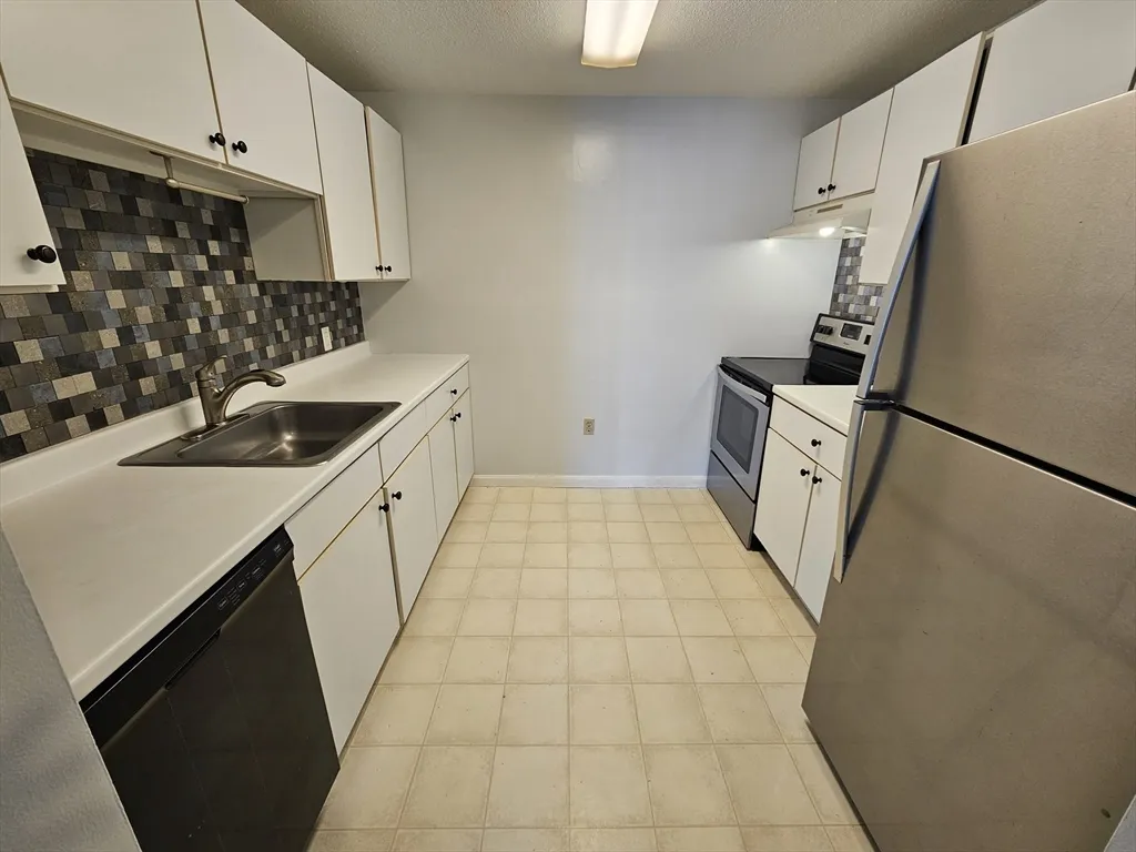 2 bed, 1 bath apartment for rent at 5 Marc Dr Unit 5A5, Plymouth — photo 17 of 24