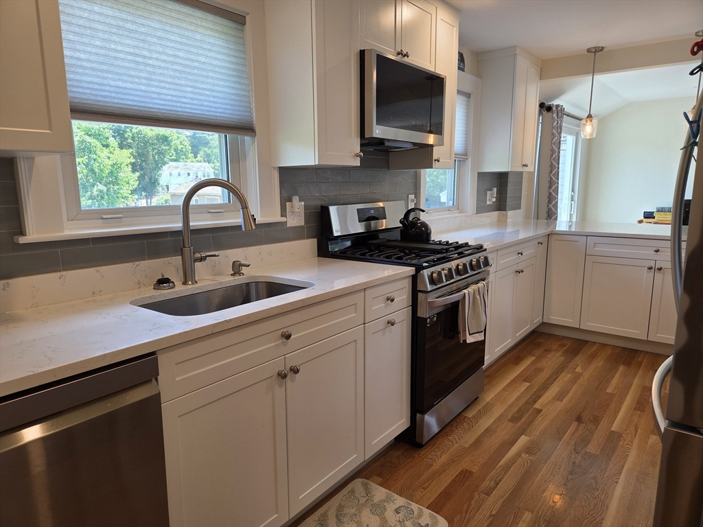 3 bed, 1 bath apartment for rent at 5 Mareldor St Unit 0, Hudson — photo 6 of 22