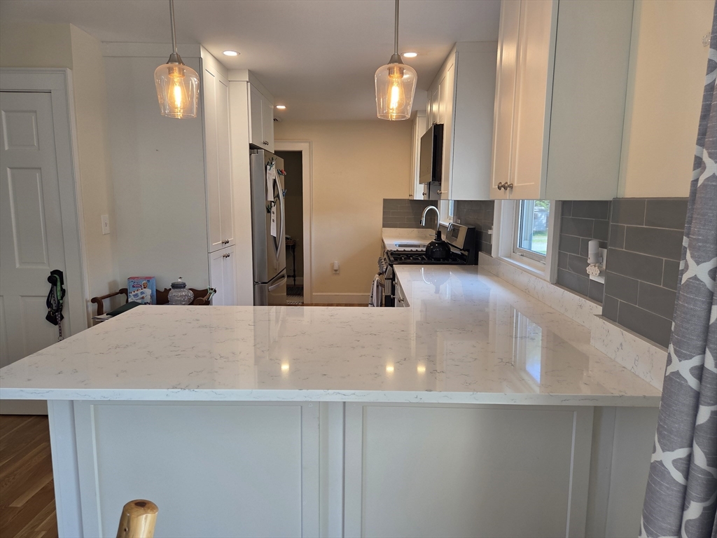 3 bed, 1 bath apartment for rent at 5 Mareldor St Unit 0, Hudson — photo 4 of 22