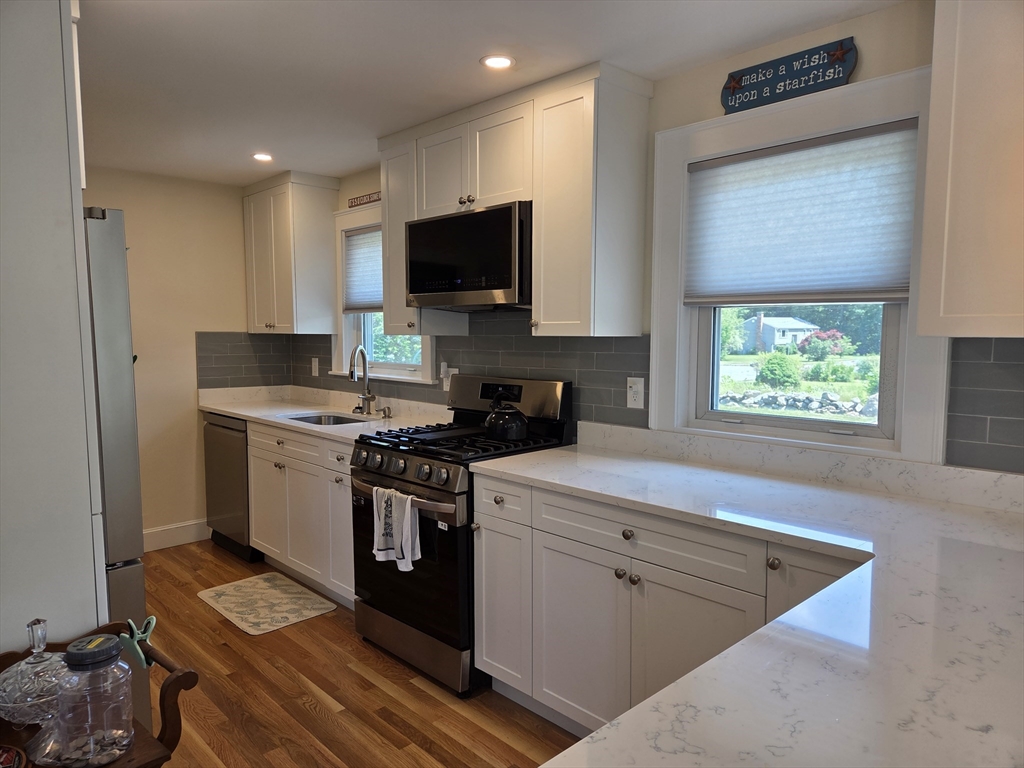 3 bed, 1 bath apartment for rent at 5 Mareldor St Unit 0, Hudson — photo 5 of 22