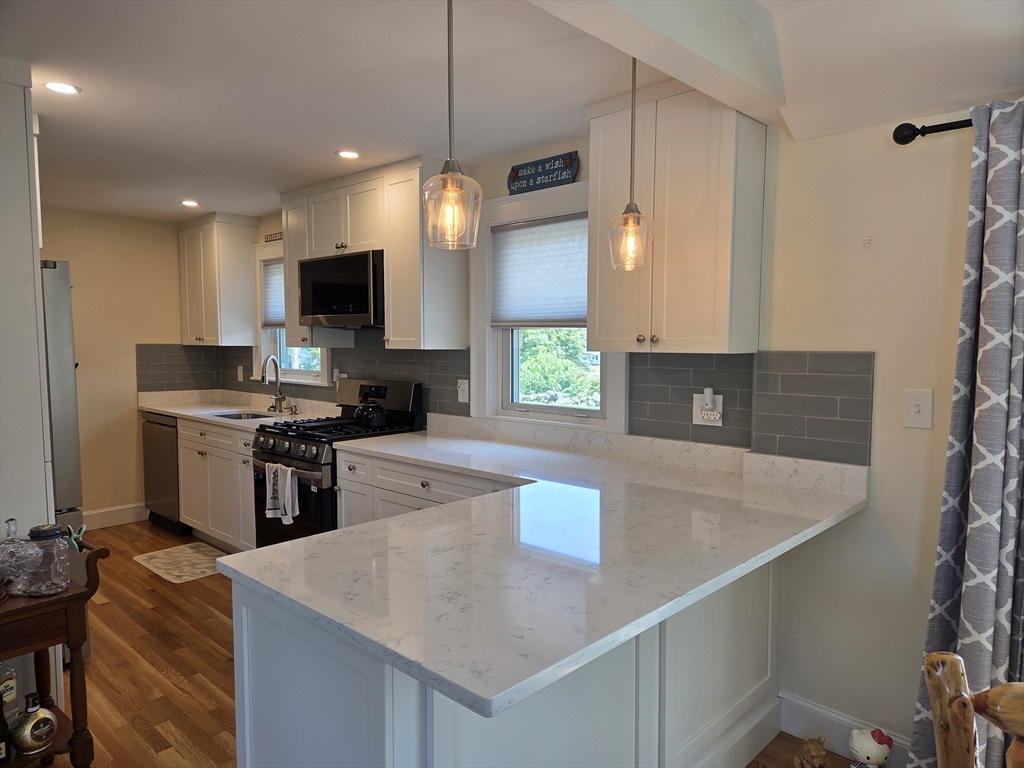 3 bed, 1 bath apartment for rent at 5 Mareldor St Unit 0, Hudson — photo 3 of 22