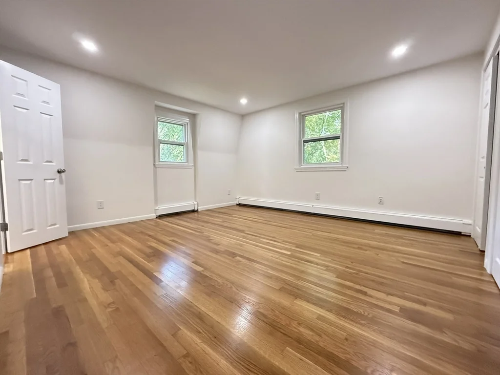 4 bed, 2 bath apartment for rent at 5 Middle St, Lexington — photo 7 of 21