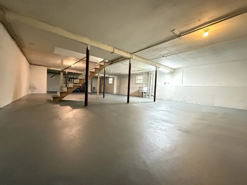 4 bed, 2 bath apartment for rent at 5 Middle St, Lexington — photo 15 of 21