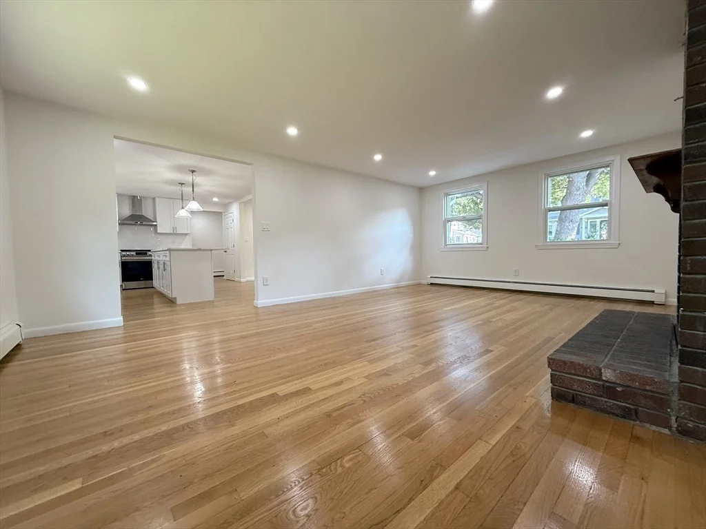 4 bed, 2 bath apartment for rent at 5 Middle St, Lexington — photo 5 of 21