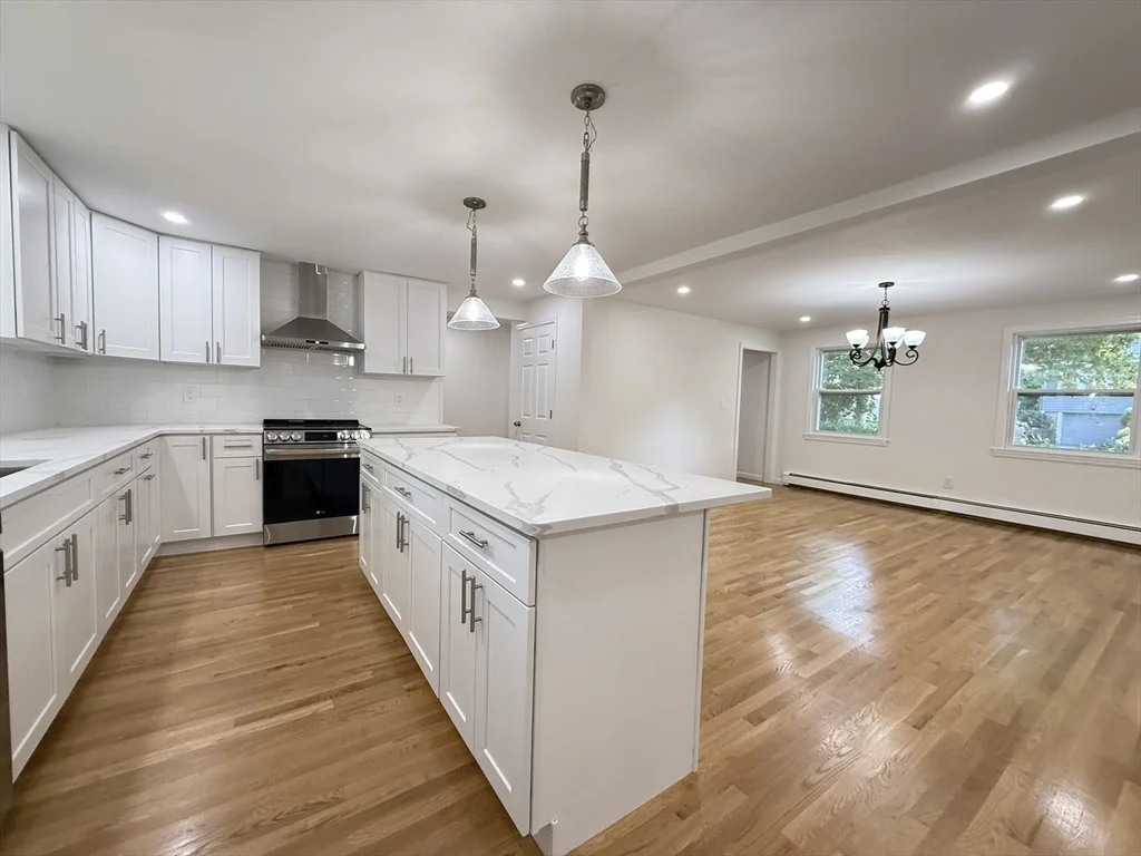 4 bed, 2 bath apartment for rent at 5 Middle St, Lexington — photo 2 of 21