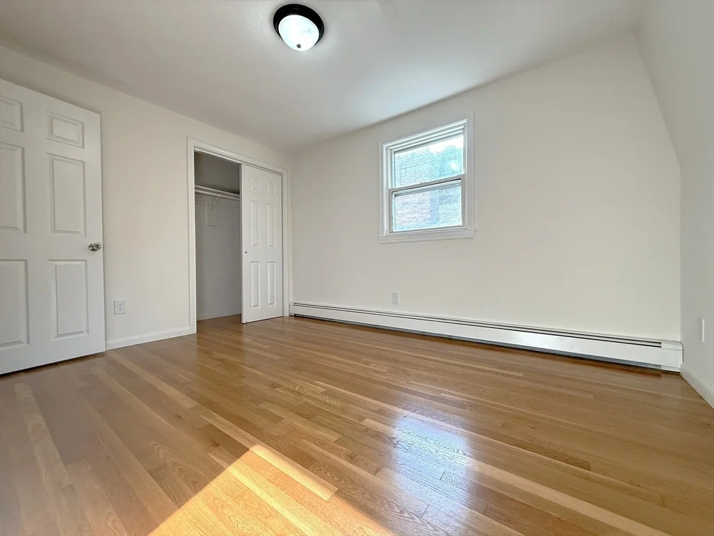 4 bed, 2 bath apartment for rent at 5 Middle St, Lexington — photo 12 of 21
