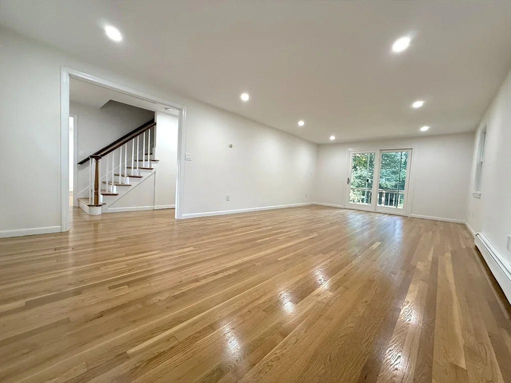 4 bed, 2 bath apartment for rent at 5 Middle St, Lexington — photo 4 of 21