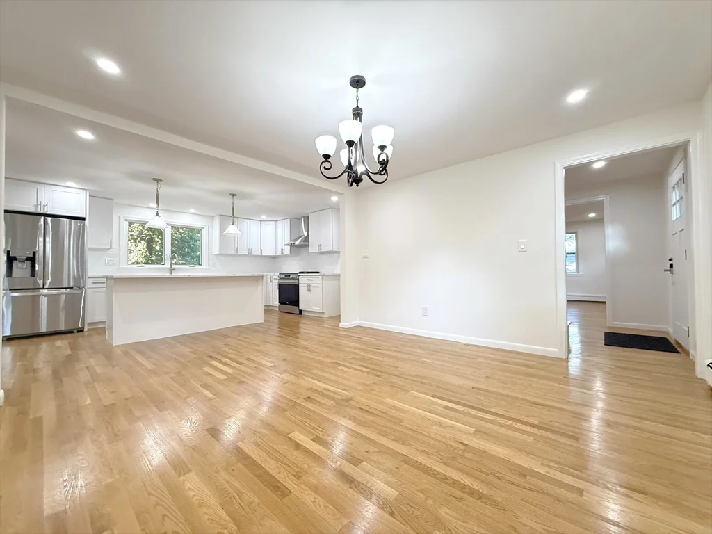 4 bed, 2 bath apartment for rent at 5 Middle St, Lexington — photo 1 of 21