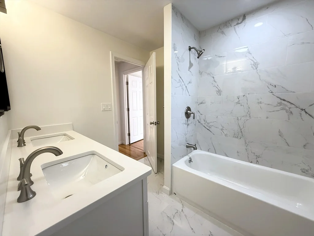 4 bed, 2 bath apartment for rent at 5 Middle St, Lexington — photo 14 of 21