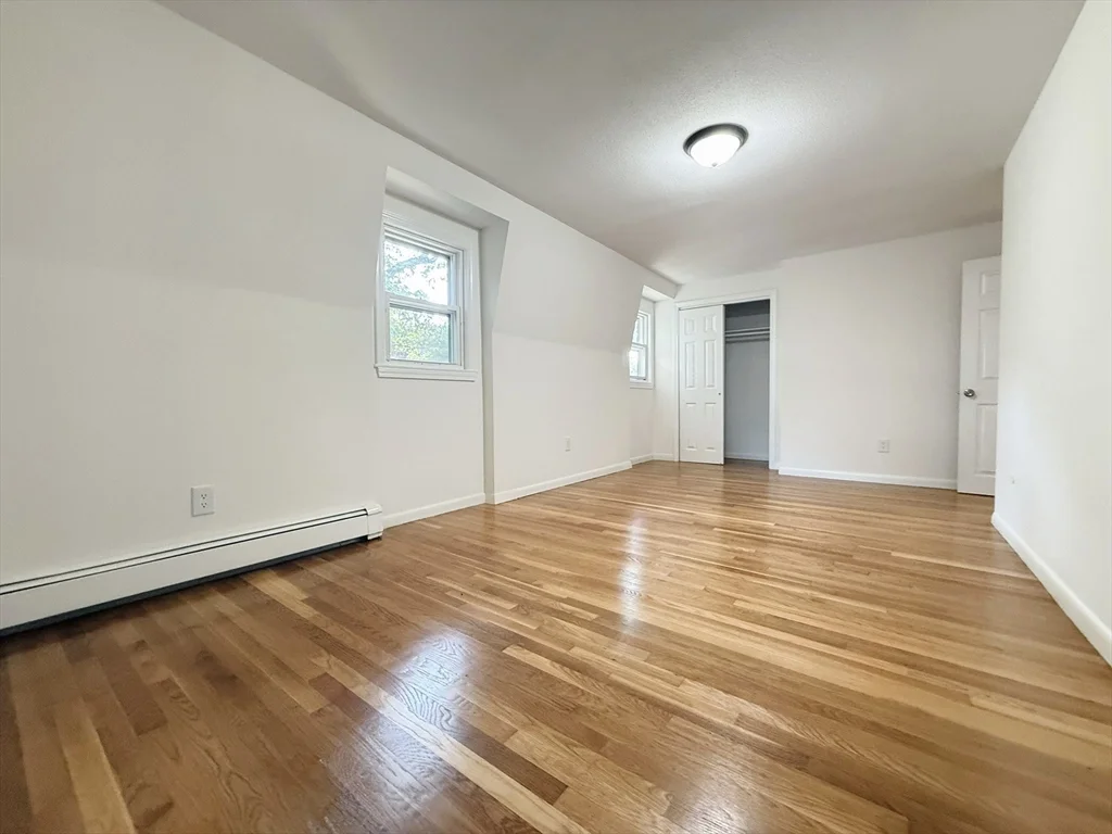 4 bed, 2 bath apartment for rent at 5 Middle St, Lexington — photo 11 of 21