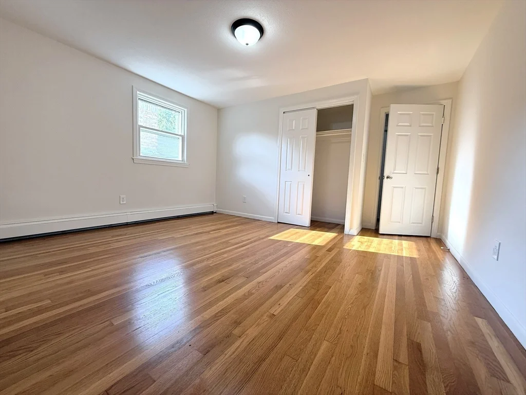 4 bed, 2 bath apartment for rent at 5 Middle St, Lexington — photo 10 of 21