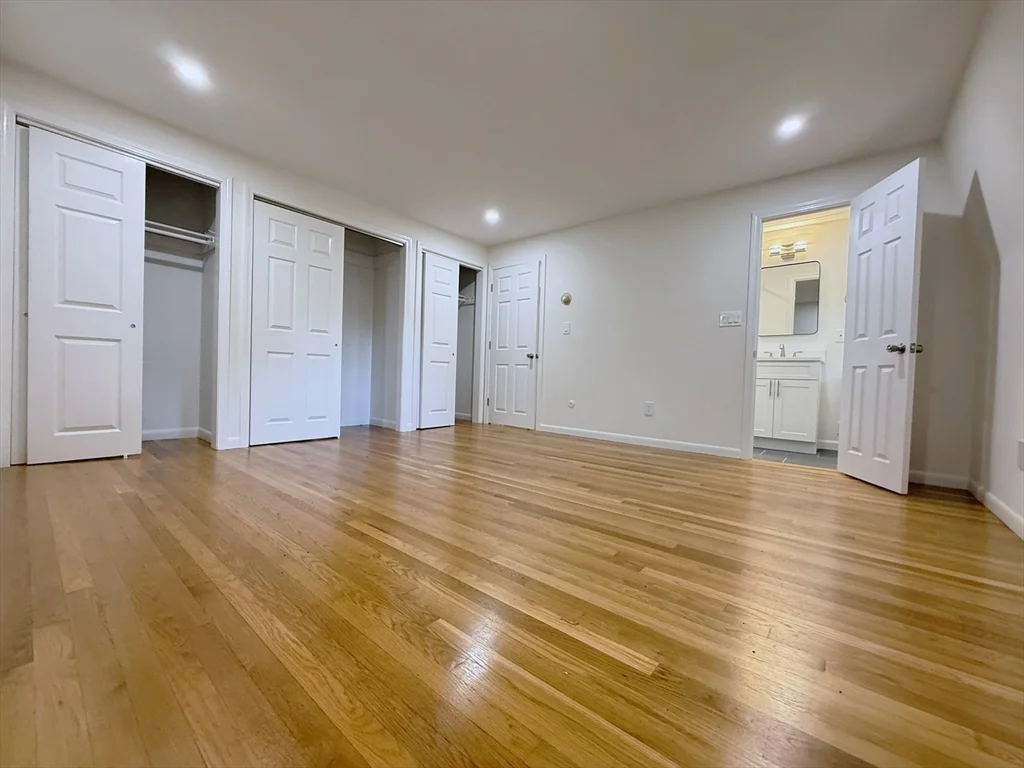 4 bed, 2 bath apartment for rent at 5 Middle St, Lexington — photo 8 of 21