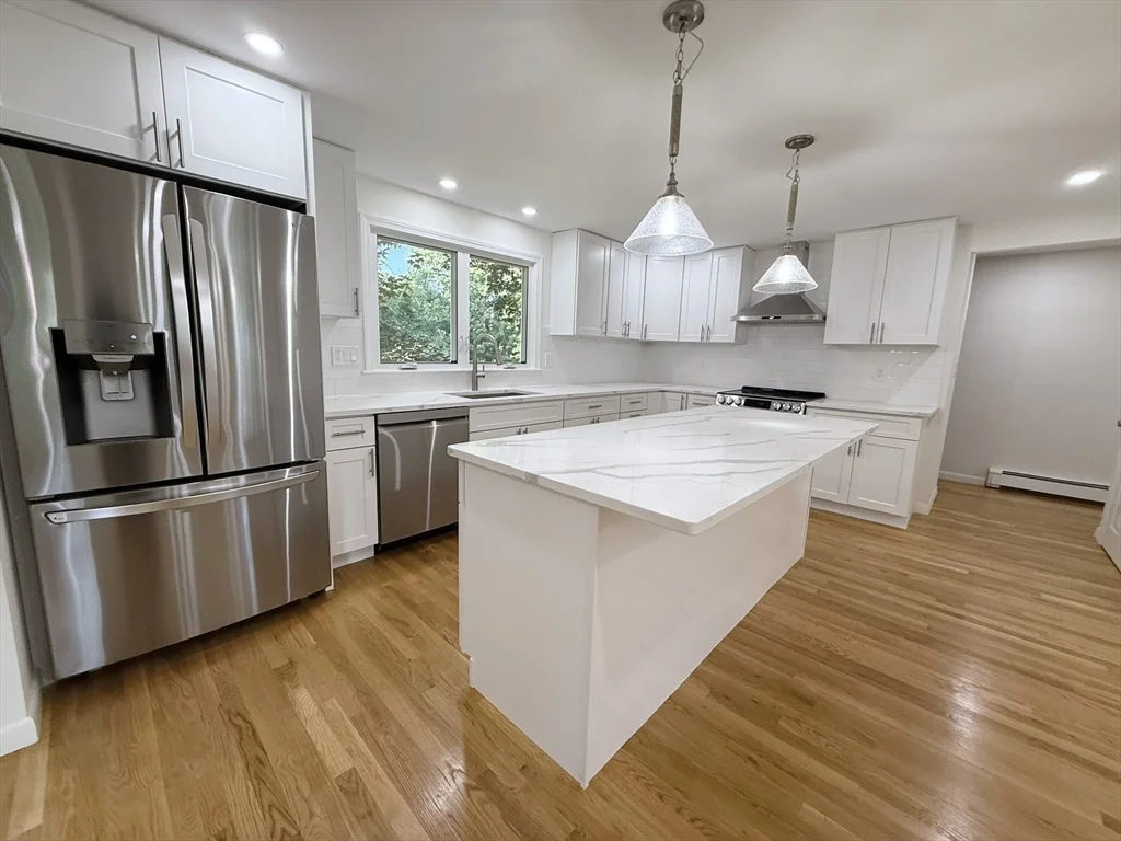 4 bed, 2 bath apartment for rent at 5 Middle St, Lexington — photo 3 of 21