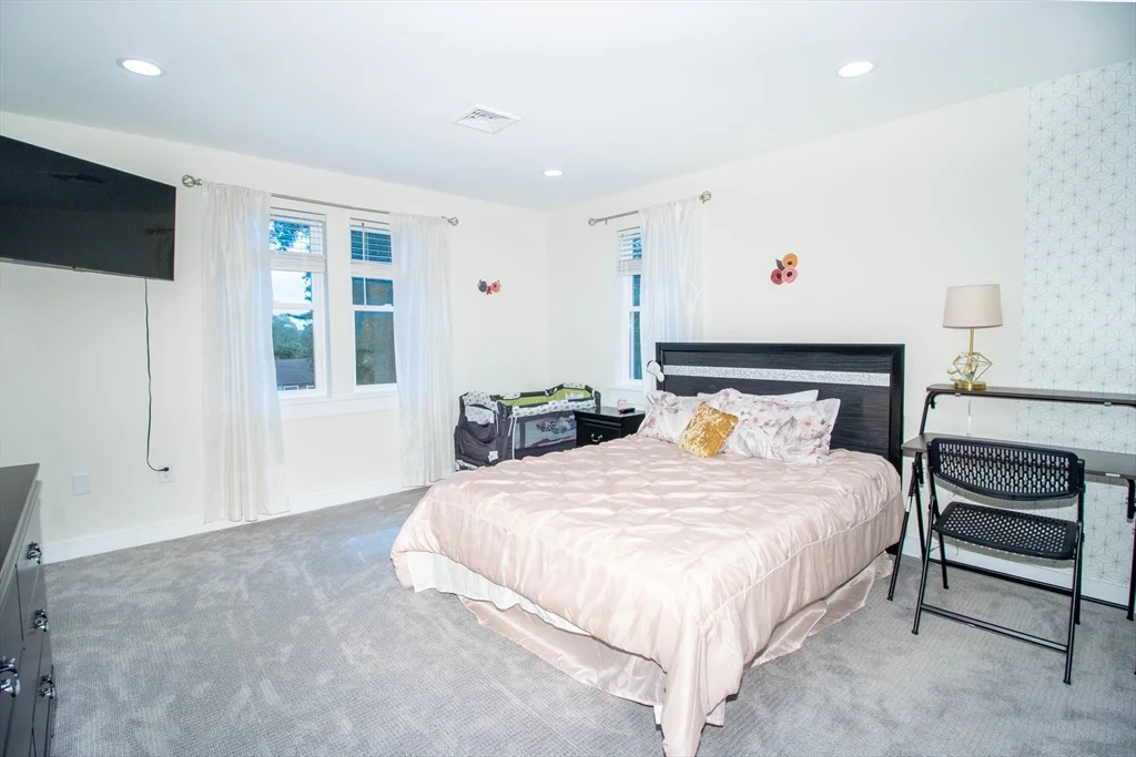 4 bed, 4+ bath apartment for rent at 5 Morse Ave Unit 1, Plainville — photo 16 of 16