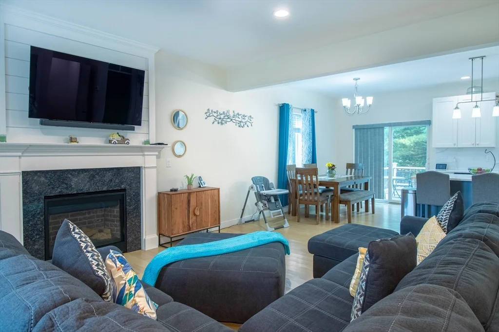 4 bed, 4+ bath apartment for rent at 5 Morse Ave Unit 1, Plainville — photo 4 of 16