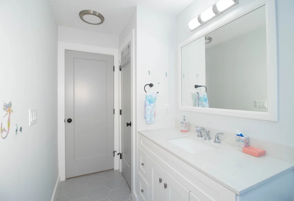 4 bed, 4+ bath apartment for rent at 5 Morse Ave Unit 1, Plainville — photo 13 of 16