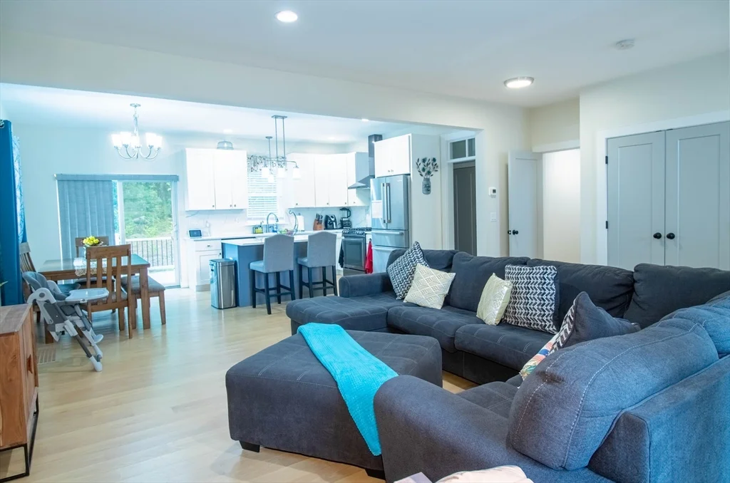 4 bed, 4+ bath apartment for rent at 5 Morse Ave Unit 1, Plainville — photo 5 of 16