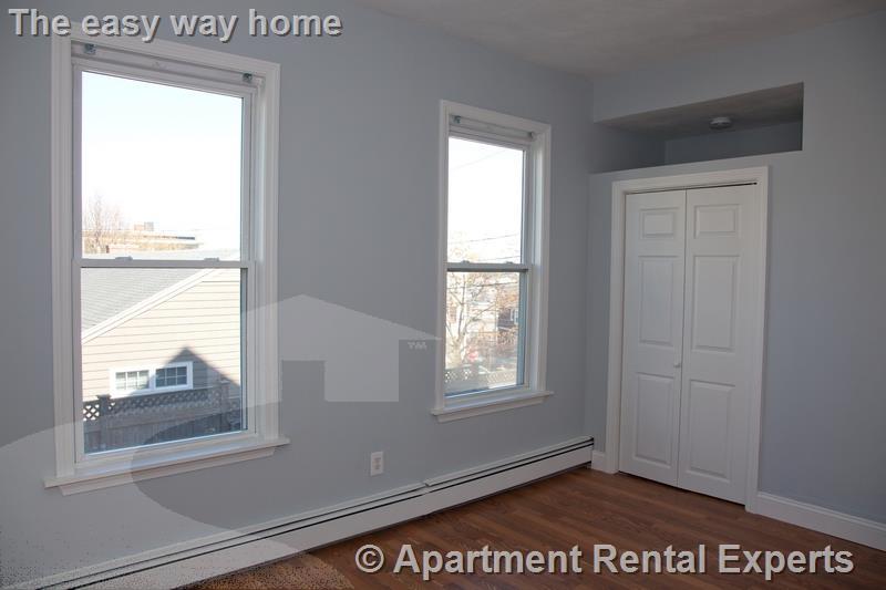3 bed, 1 bath apartment for rent at 5 Munroe St Unit 1, Union Square — photo 2 of 8