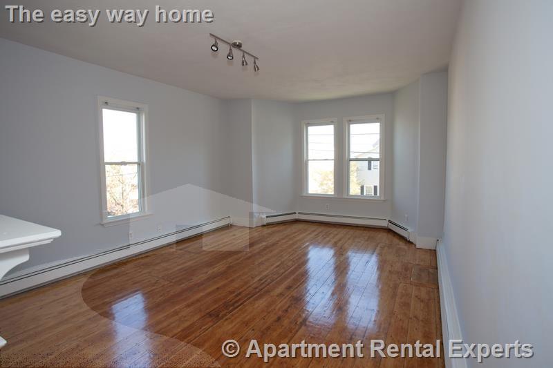3 bed, 1 bath apartment for rent at 5 Munroe St Unit 1, Union Square — photo 3 of 8
