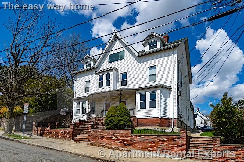 3 bed, 1 bath apartment for rent at 5 Munroe St Unit 3, Union Square — photo 7 of 9