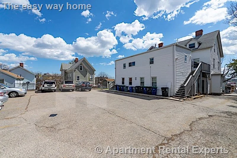 3 bed, 1 bath apartment for rent at 5 Munroe St Unit 3, Union Square — photo 5 of 9