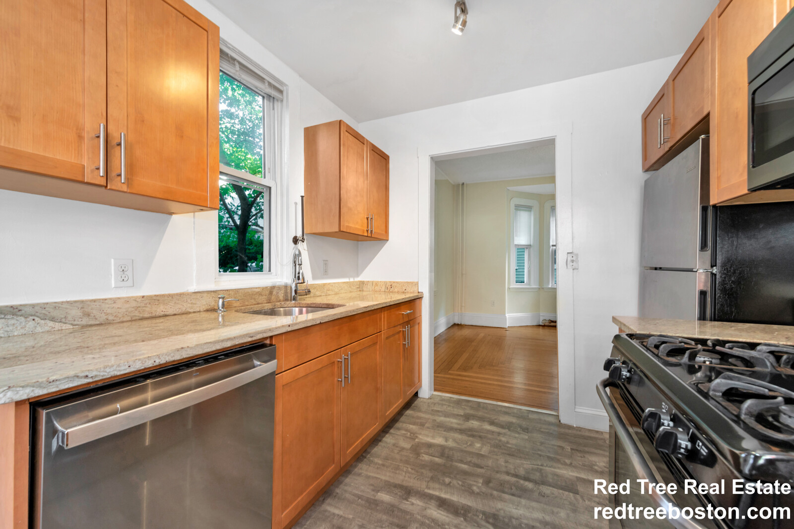 5 bed, 4+ bath apartment for rent at 5 Murdock Ter Unit SINGLE FAMILY, Brighton — photo 5 of 50