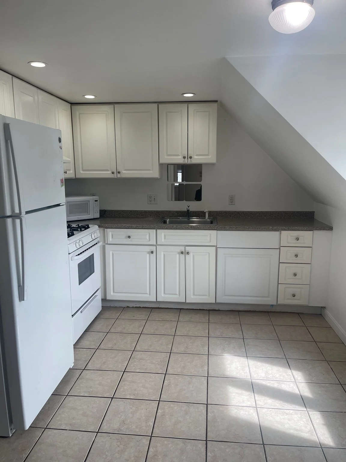 2 bed, 1 bath apartment for rent at 5 Myrtle St Unit 3, Saugus — photo 3 of 15