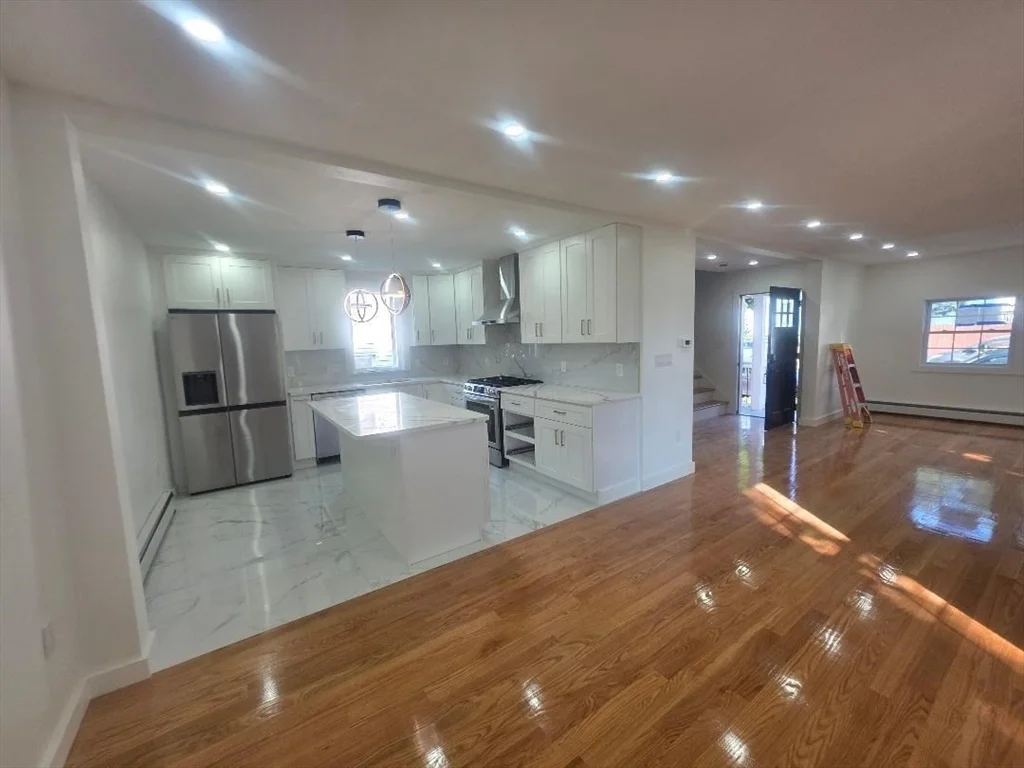 4 bed, 2 bath apartment for rent at 5 N Central Ave Unit 5, Wollaston — photo 5 of 17