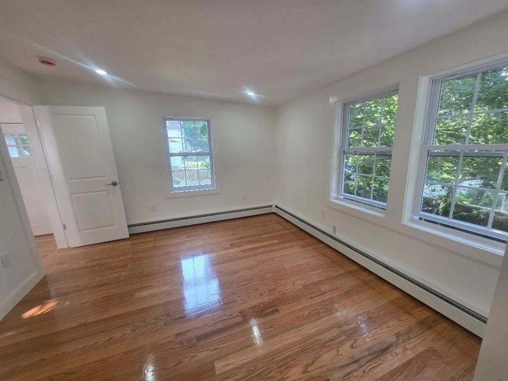 4 bed, 2 bath apartment for rent at 5 N Central Ave Unit 5, Wollaston — photo 6 of 17