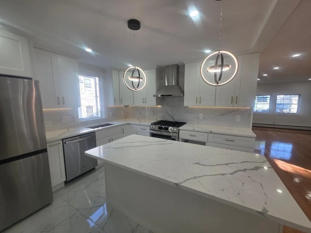 4 bed, 2 bath apartment for rent at 5 N Central Ave Unit 5, Wollaston — photo 4 of 17