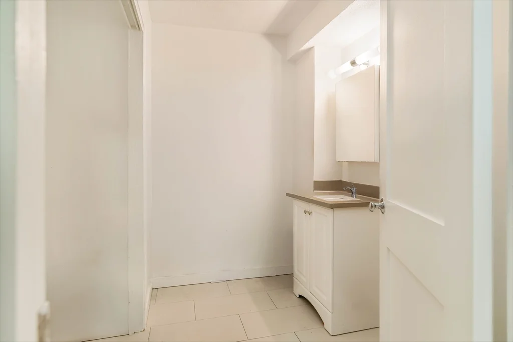 Studio bed, 1 bath apartment for rent at 5 N Margin St Unit 2, North End — photo 4 of 12