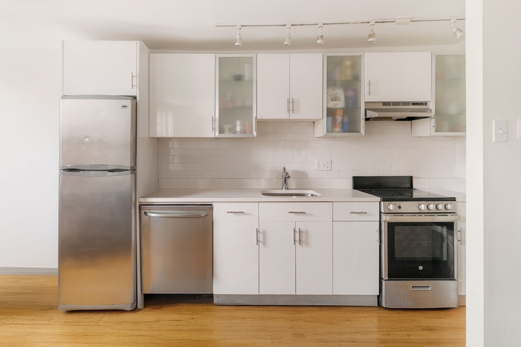 2 bed, 1 bath apartment for rent at 5 North Margin St Unit 3, North End — photo 2 of 14