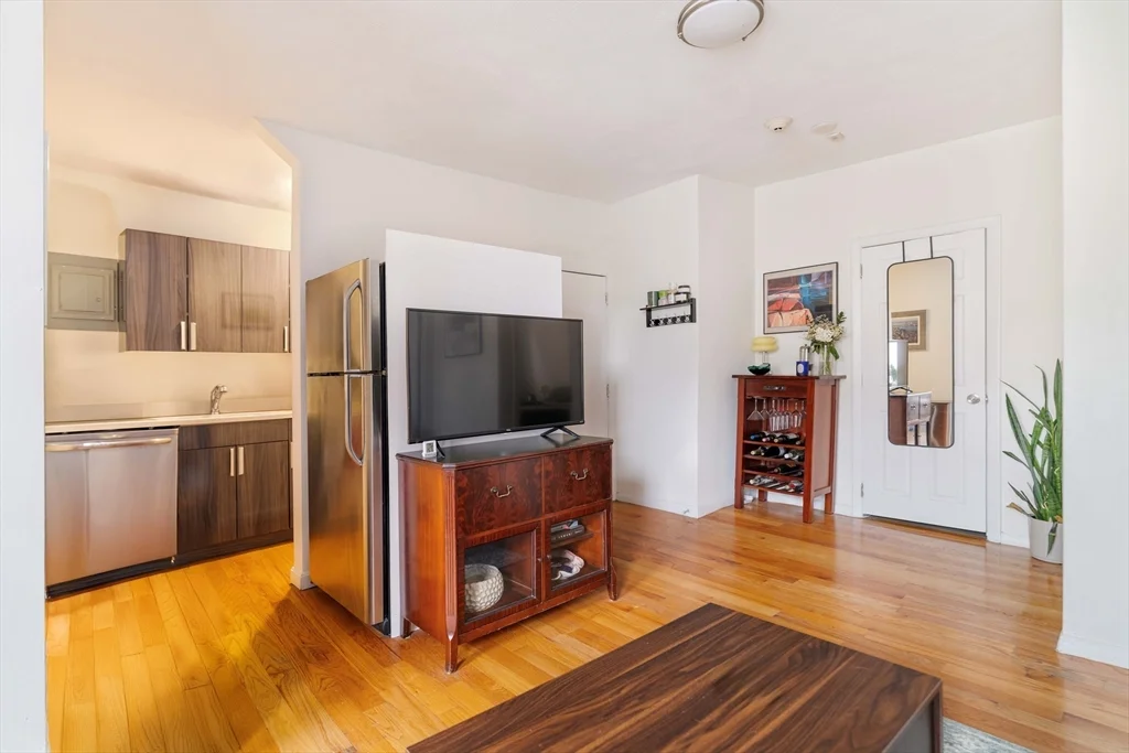 3 bed, 1 bath apartment for rent at 5 North Margin St Unit 5, North End — photo 3 of 15