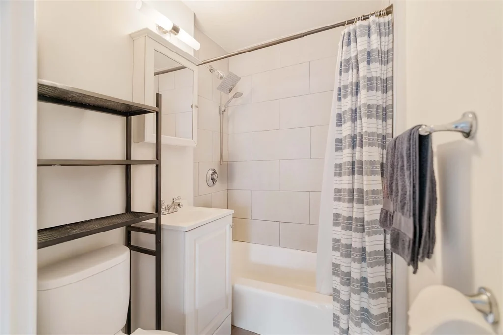 3 bed, 1 bath apartment for rent at 5 North Margin St Unit 5, North End — photo 8 of 15