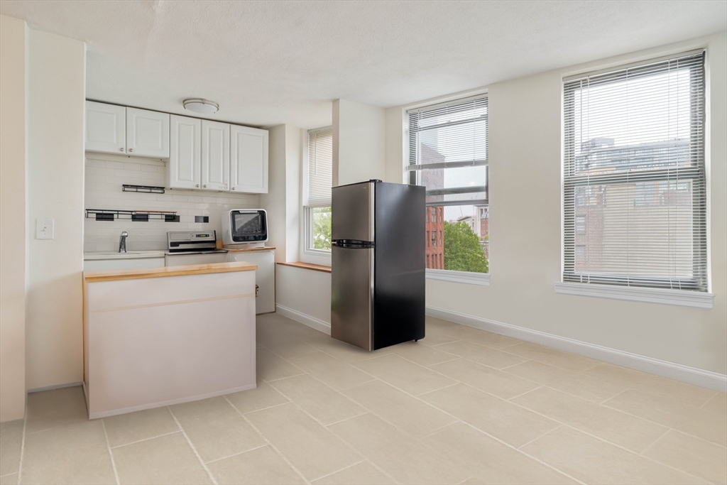 2 bed, 1 bath apartment for rent at 5 North Margin St Unit 6, North End — photo 1 of 15