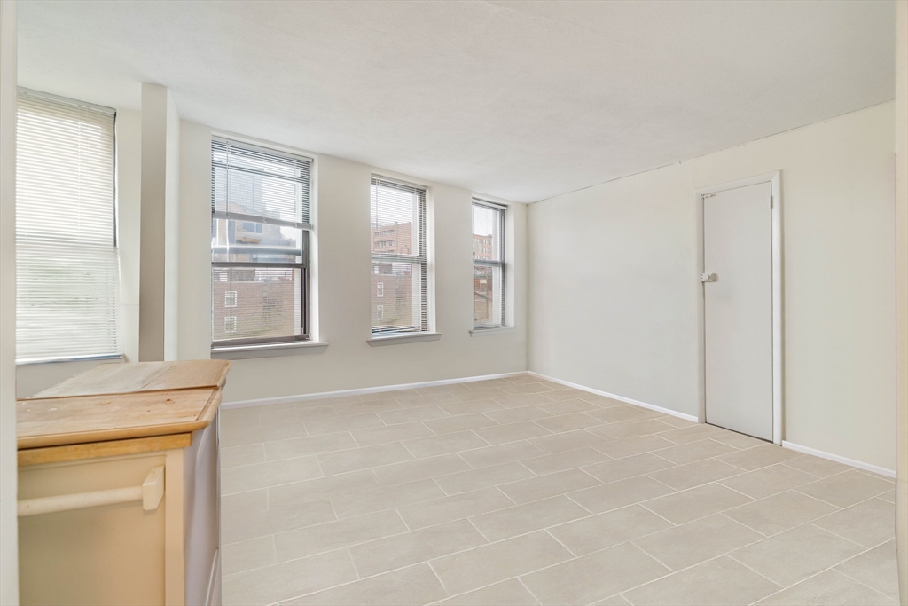 2 bed, 1 bath apartment for rent at 5 North Margin St Unit 6, North End — photo 2 of 15