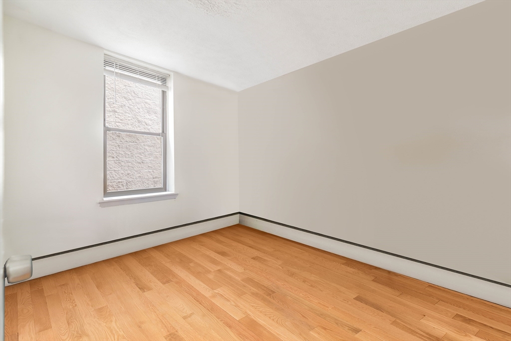 2 bed, 1 bath apartment for rent at 5 North Margin St Unit 6, North End — photo 3 of 15