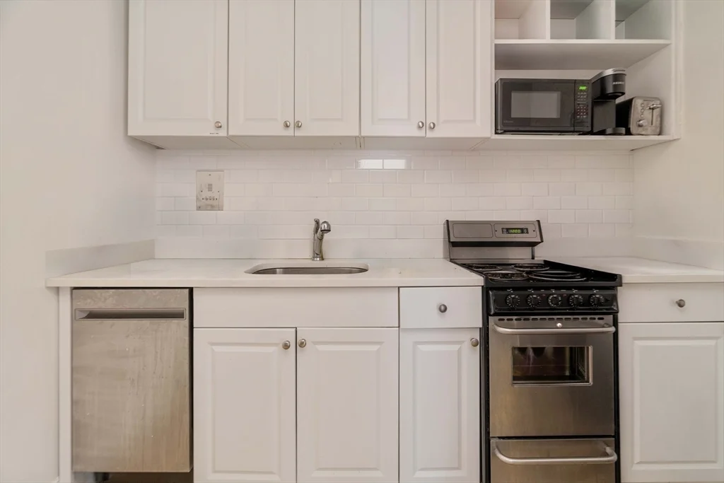 3 bed, 1 bath apartment for rent at 5 North Margin St Unit 9, North End — photo 1 of 17