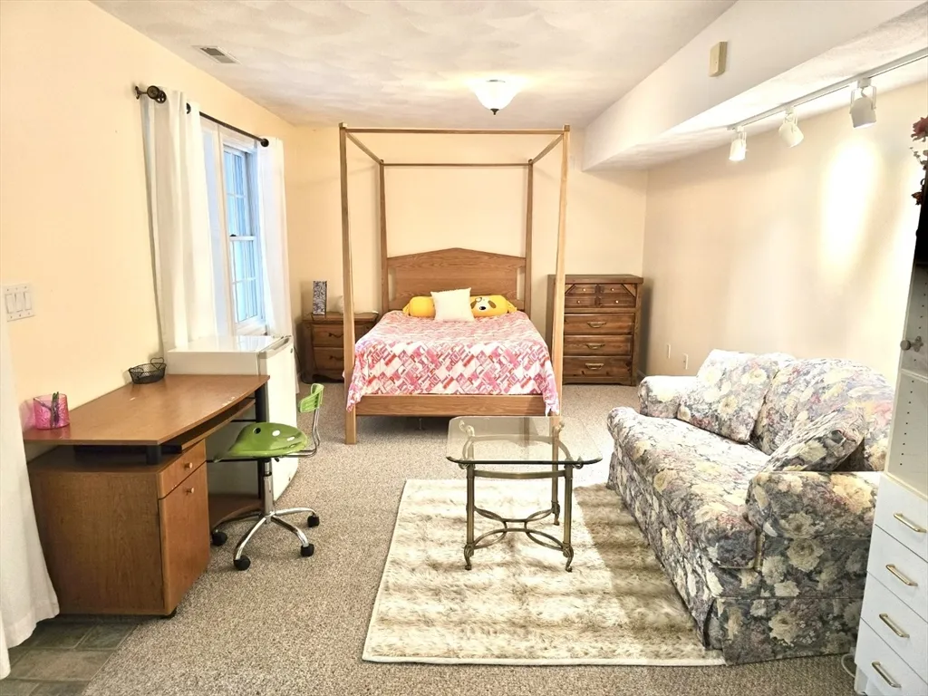 1 bed, 1 bath apartment for rent at 5 Nelson Circle Unit 20, Middleton — photo 5 of 10