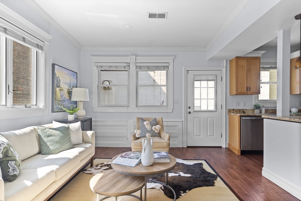 2 bed, 2 bath apartment for rent at 5 Newhill Pl Unit 2, South Boston — photo 4 of 16