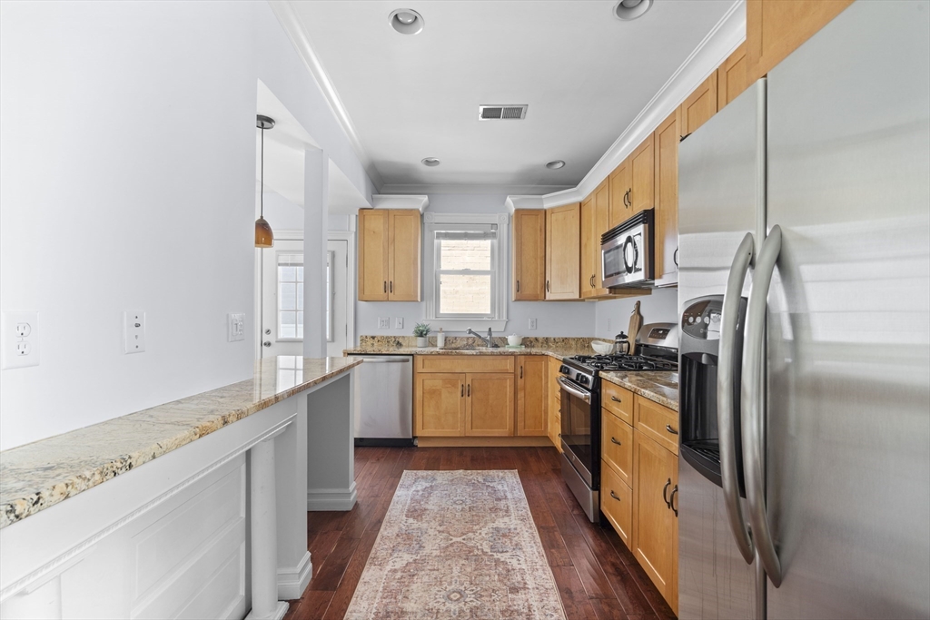 2 bed, 2 bath apartment for rent at 5 Newhill Pl Unit 2, South Boston — photo 2 of 16