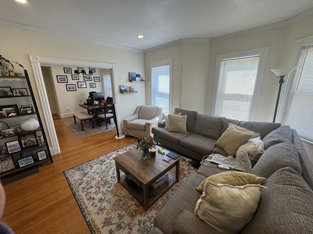 2 bed, 2 bath apartment for rent at 5 Oak Square Ave Unit 1, Brighton — photo 2 of 15