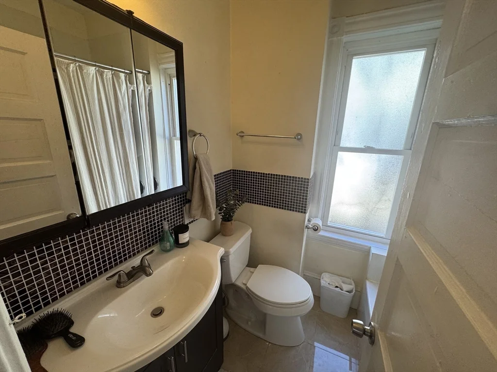 2 bed, 2 bath apartment for rent at 5 Oak Square Ave Unit 1, Brighton — photo 13 of 15