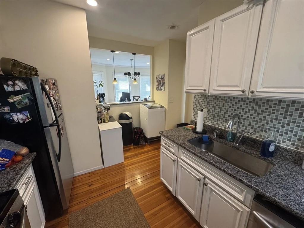 2 bed, 2 bath apartment for rent at 5 Oak Square Ave Unit 1, Brighton — photo 4 of 15