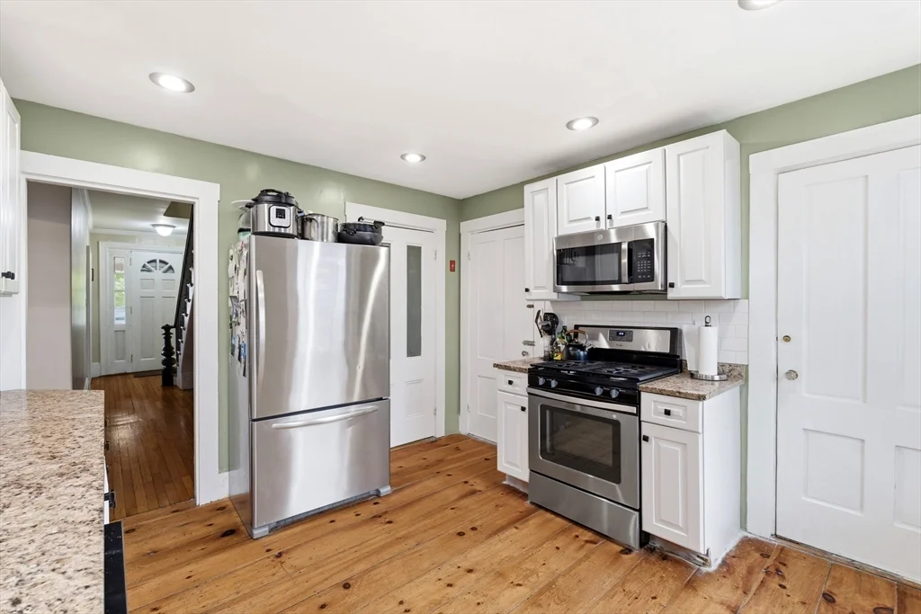 3 bed, 2 bath apartment for rent at 5 Osgood Pl Unit C, Amesbury — photo 2 of 30