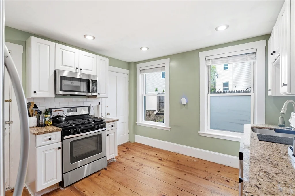 3 bed, 2 bath apartment for rent at 5 Osgood Pl Unit C, Amesbury — photo 3 of 30