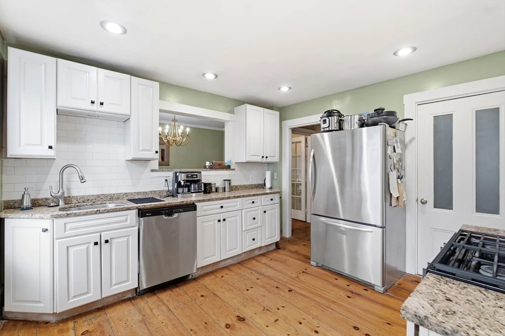 3 bed, 2 bath apartment for rent at 5 Osgood Pl Unit C, Amesbury — photo 4 of 30